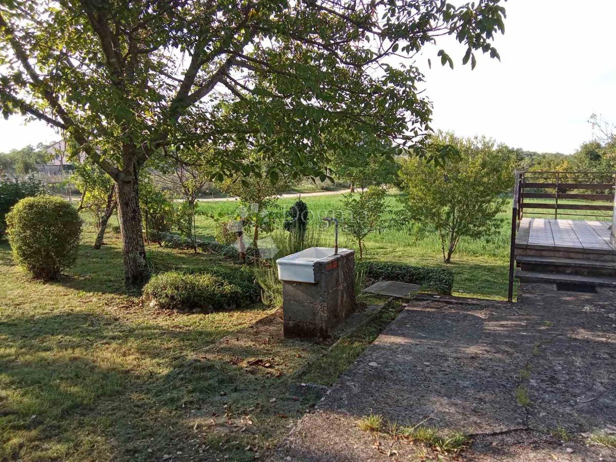 Casa con ampio terreno edificabile – Pisino