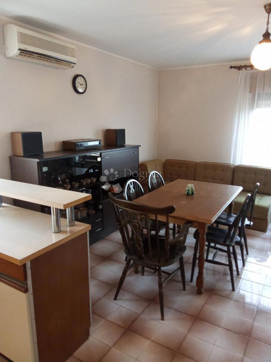 Casa con ampio terreno edificabile – Pisino