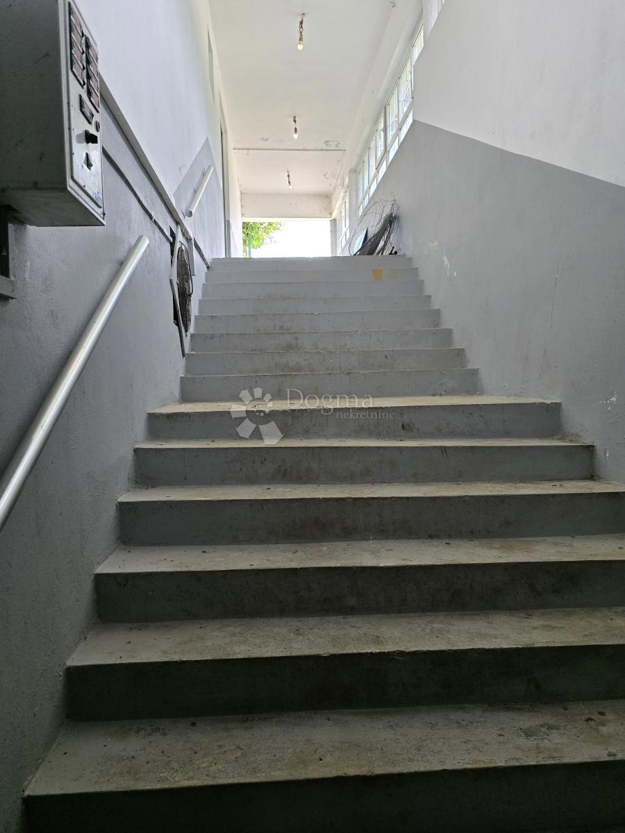 Locale commerciale Leštakovec, Jalžabet, 714,34m2