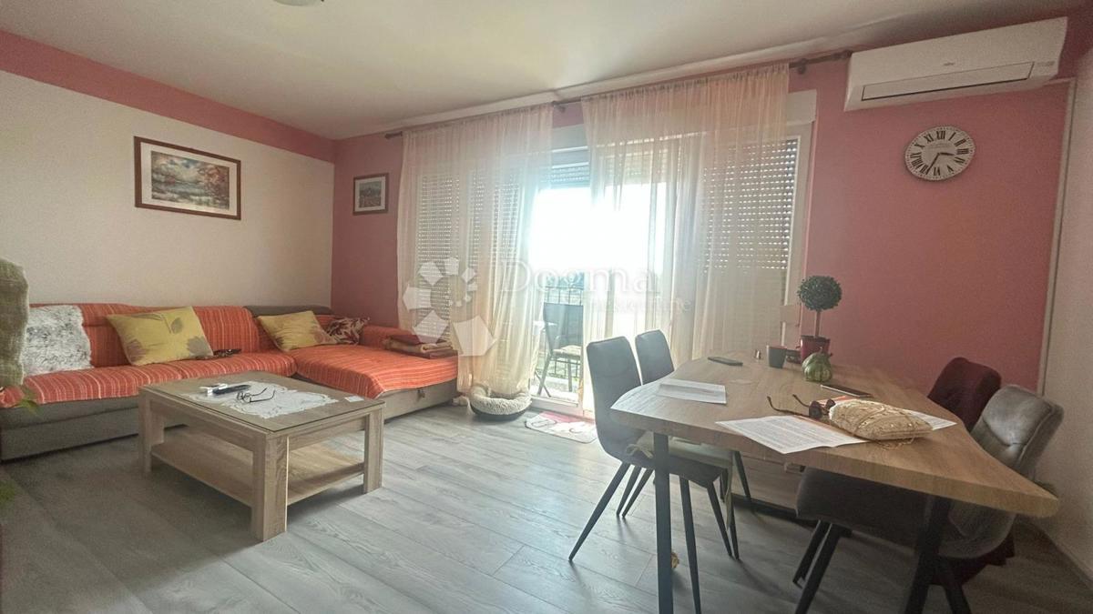 Appartamento con due camere da letto in un'eccellente posizione a Pola, a soli 100 metri dal centro città