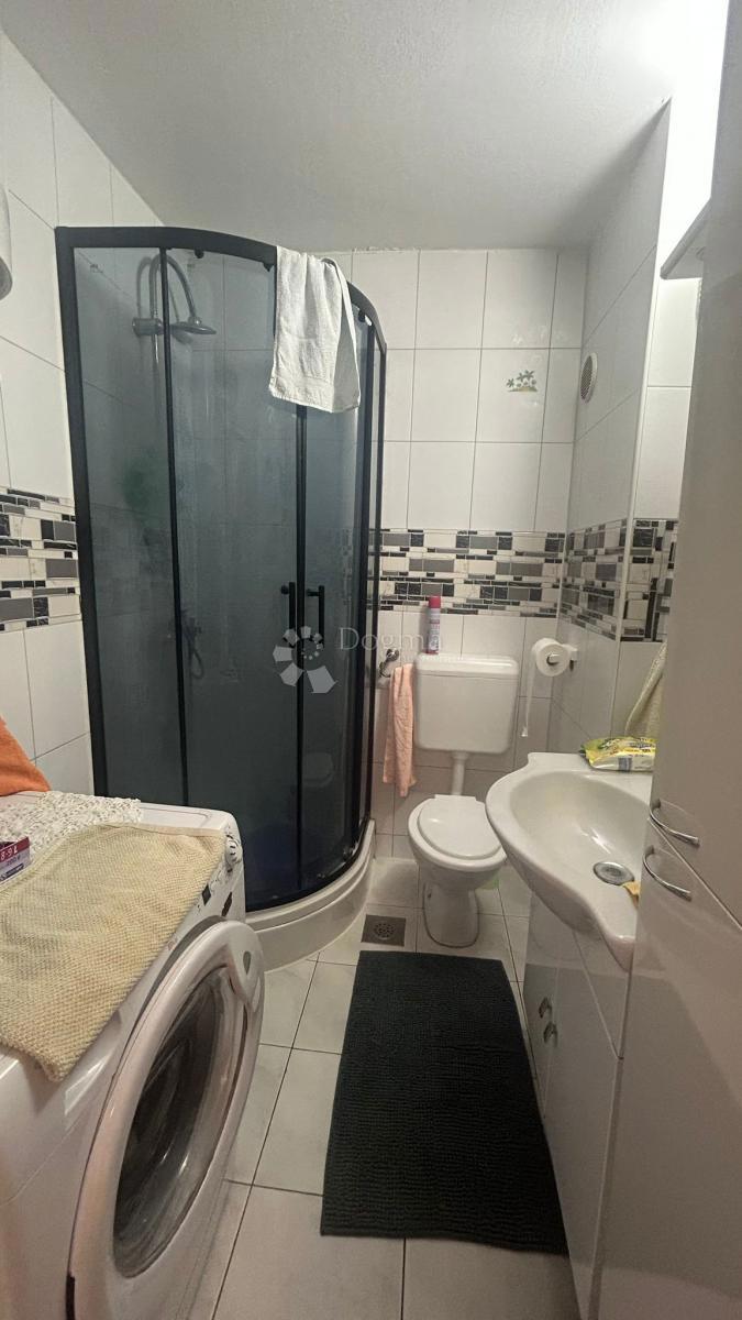 Appartamento con due camere da letto in un'eccellente posizione a Pola, a soli 100 metri dal centro città