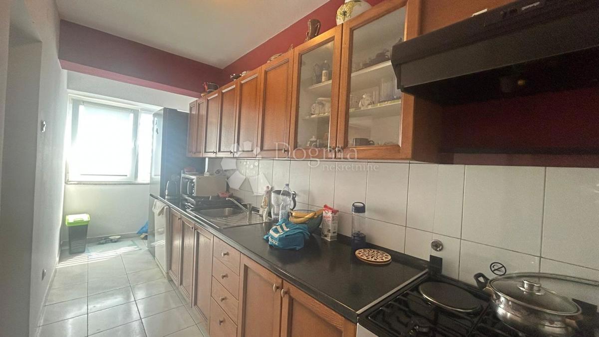 Appartamento con due camere da letto in un'eccellente posizione a Pola, a soli 100 metri dal centro città