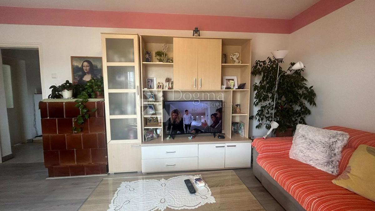 Appartamento con due camere da letto in un'eccellente posizione a Pola, a soli 100 metri dal centro città