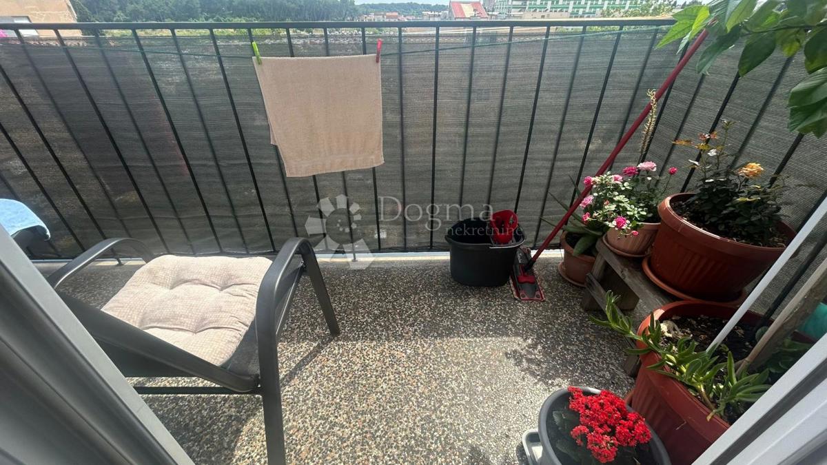 Appartamento con due camere da letto in un'eccellente posizione a Pola, a soli 100 metri dal centro città