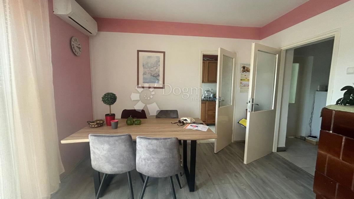 Appartamento con due camere da letto in un'eccellente posizione a Pola, a soli 100 metri dal centro città