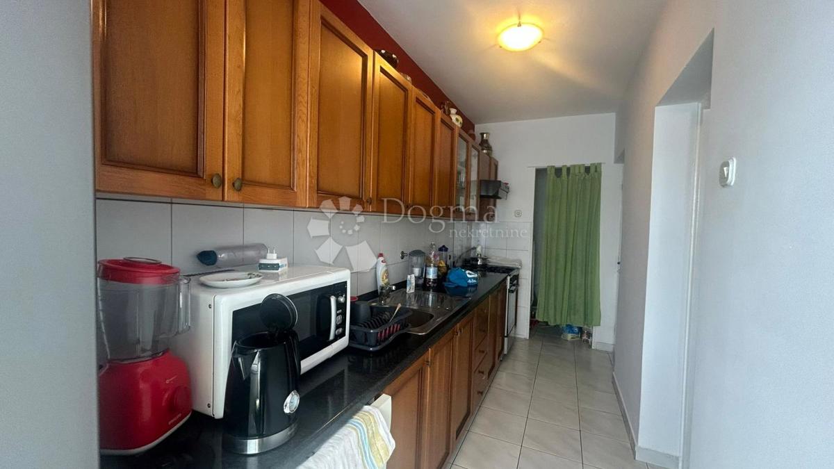 Appartamento con due camere da letto in un'eccellente posizione a Pola, a soli 100 metri dal centro città