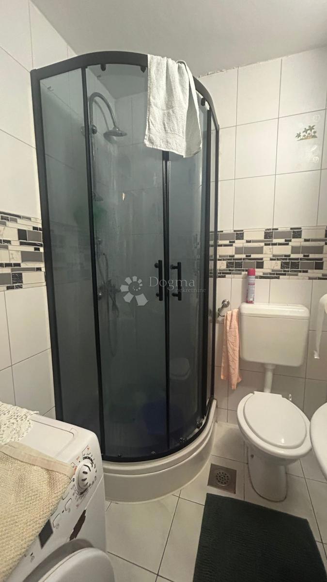 Appartamento con due camere da letto in un'eccellente posizione a Pola, a soli 100 metri dal centro città