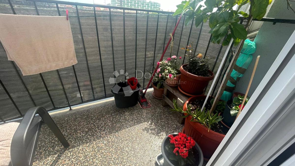 Appartamento con due camere da letto in un'eccellente posizione a Pola, a soli 100 metri dal centro città