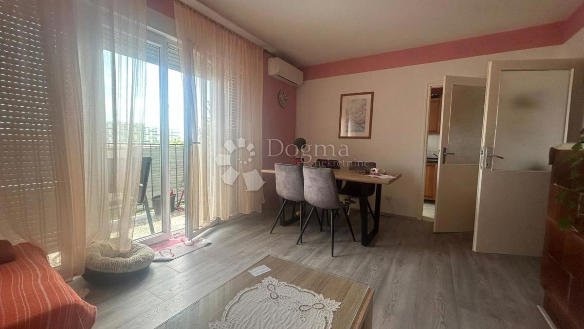 Appartamento con due camere da letto in un'eccellente posizione a Pola, a soli 100 metri dal centro città