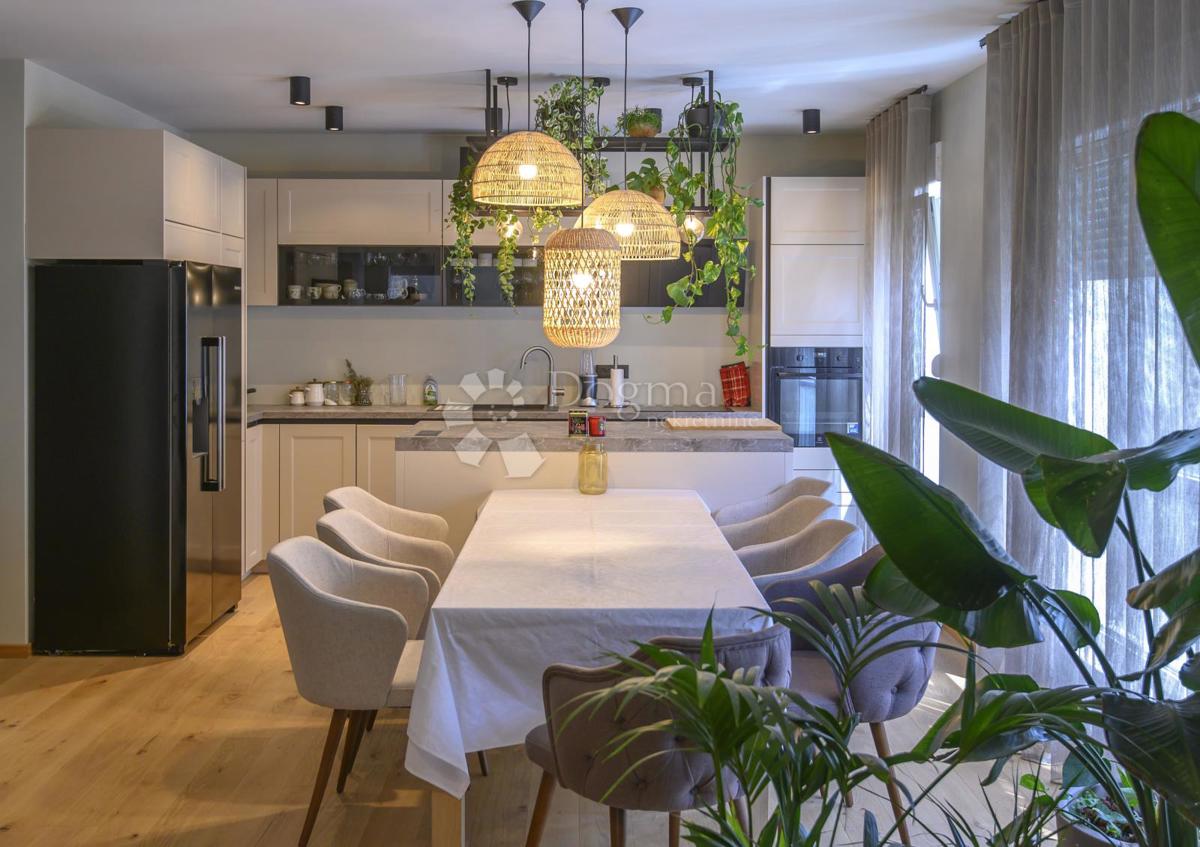 Allogio Strožanac, Podstrana, 135m2