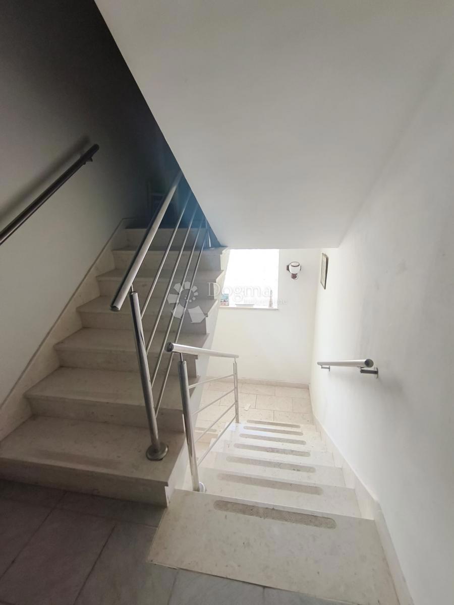 Casa Okrug Gornji, Okrug, 349m2