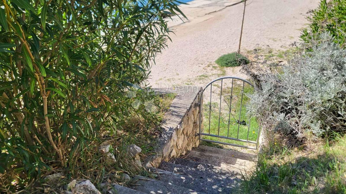 Rtina – prima fila al mare, terreno con casa e uliveto