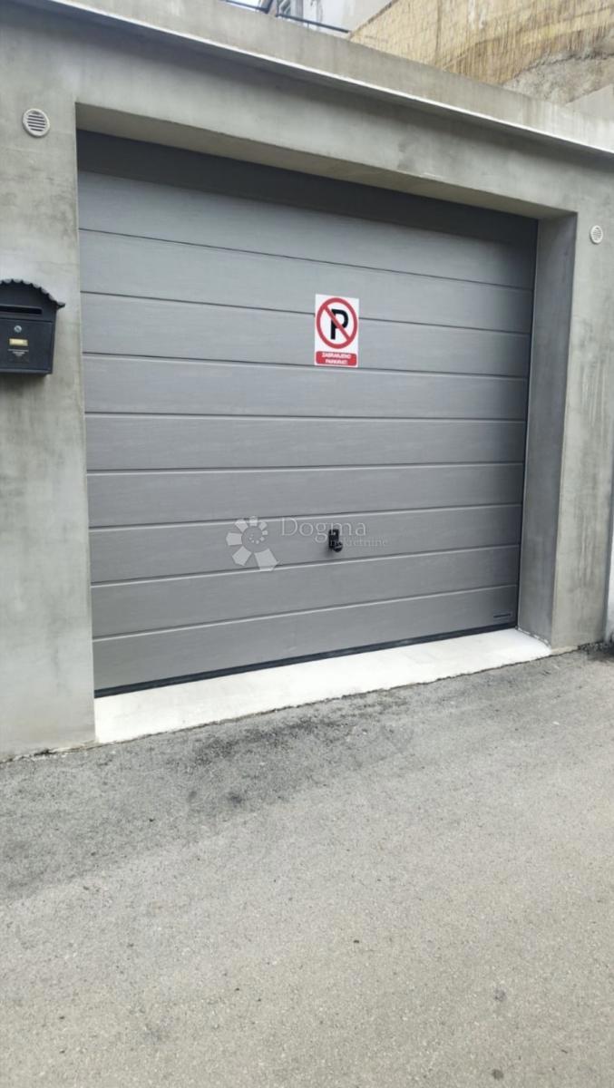 Allogio Baldekin, Šibenik, 96m2