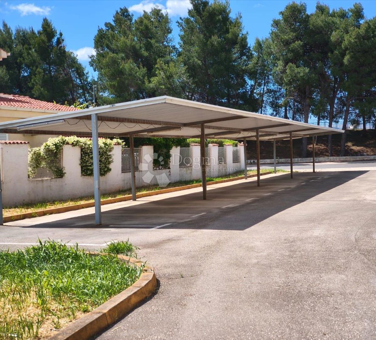 Albergo Sukošan, 2.211m2