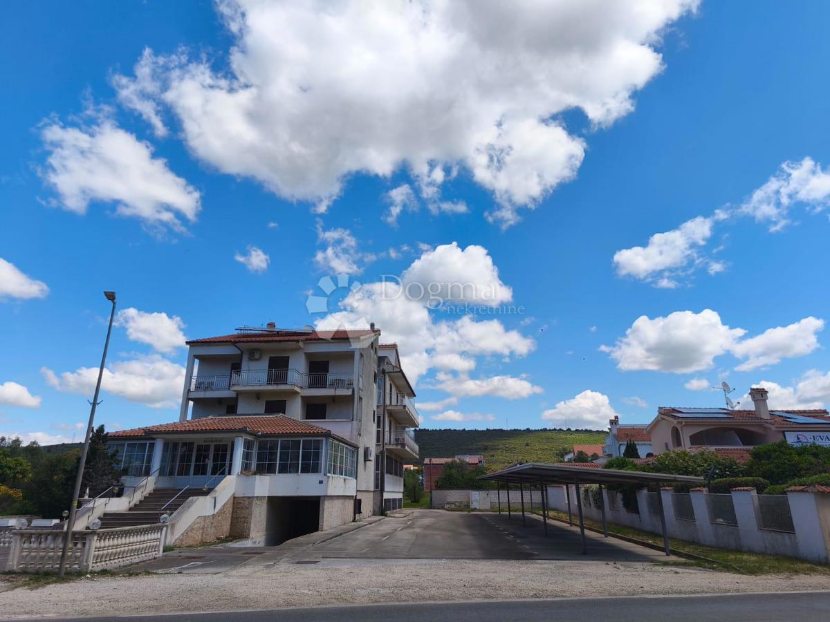 Albergo Sukošan, 2.211m2