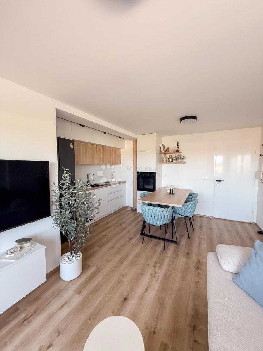 MEDOLINO - Appartamento smart home con terrazza e cortile!