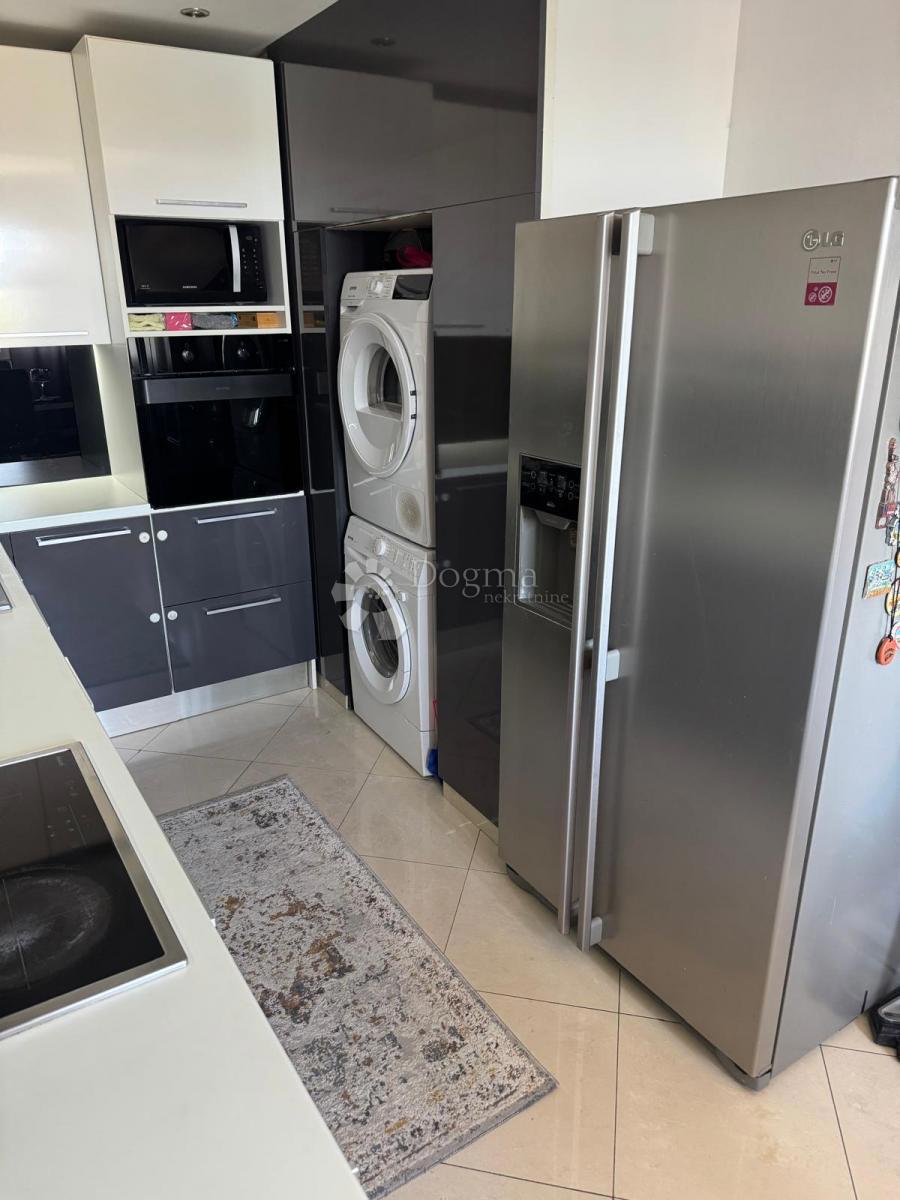 Allogio Baldekin, Šibenik, 63,54m2