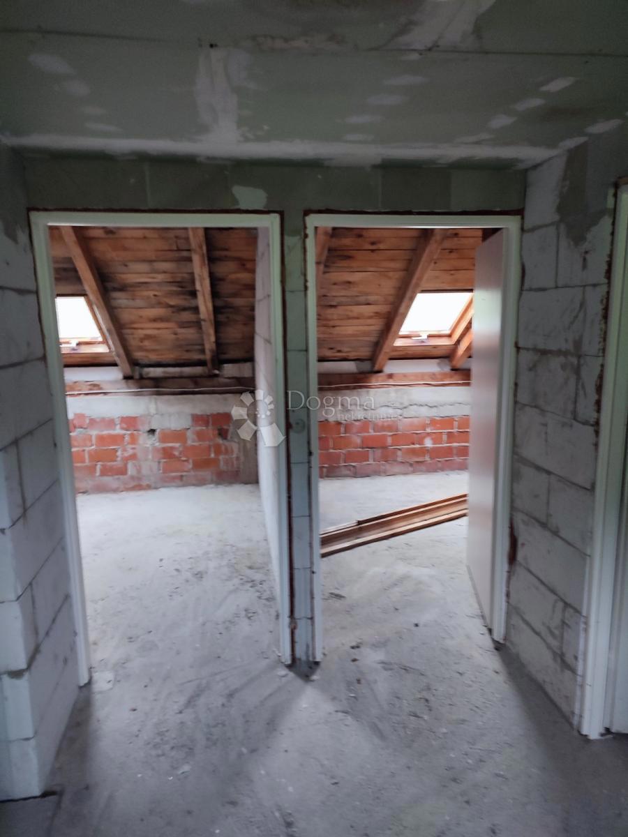 Casa Gornje Vratno, Cestica, 166,58m2