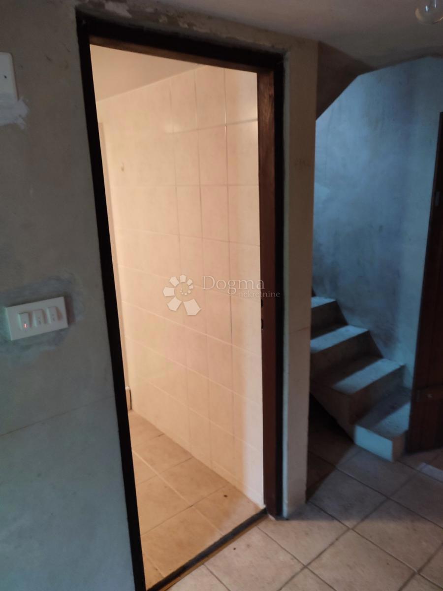 Casa Gornje Vratno, Cestica, 166,58m2