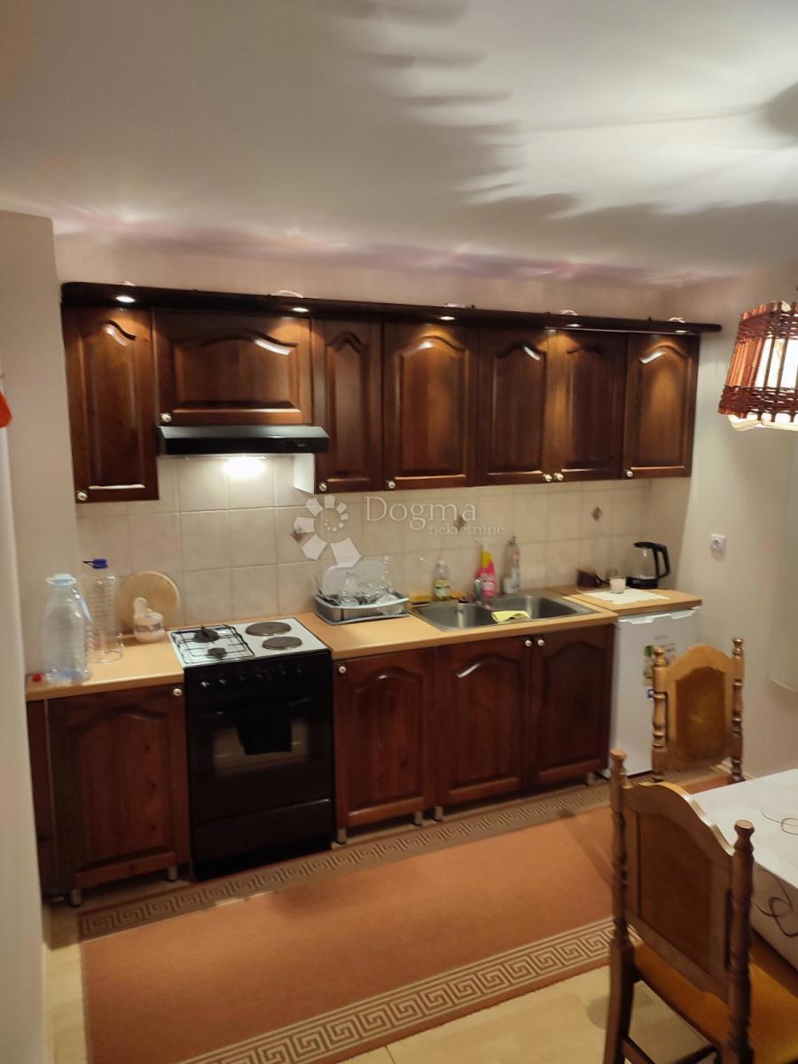 Casa Gornje Vratno, Cestica, 166,58m2