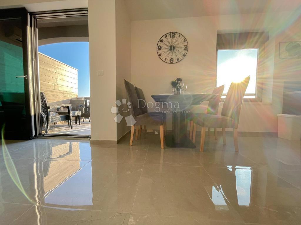 Appartamento con due camere da letto a Pješčana uvala