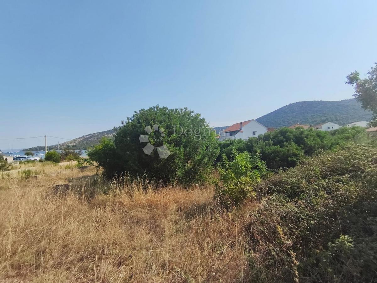Terreno edificabile Vinišće, Marina, 300m2