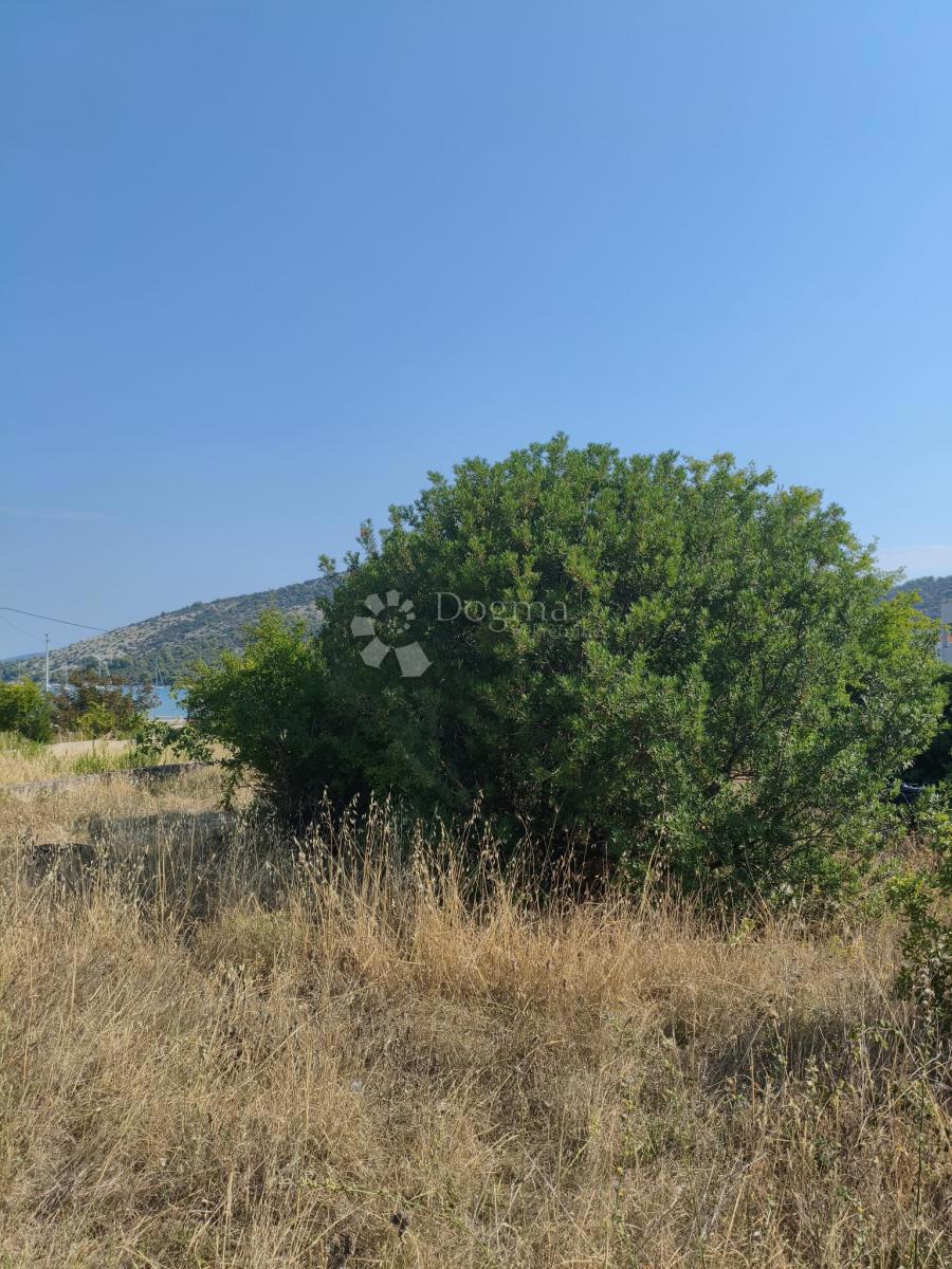 Terreno edificabile Vinišće, Marina, 300m2