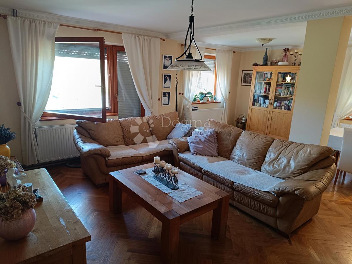 Casa Borovo Naselje, Vukovar, 449m2