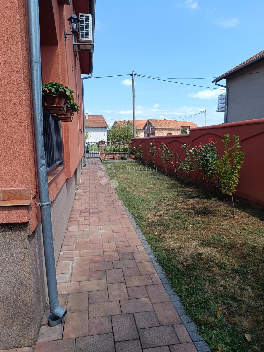 Casa Borovo Naselje, Vukovar, 449m2