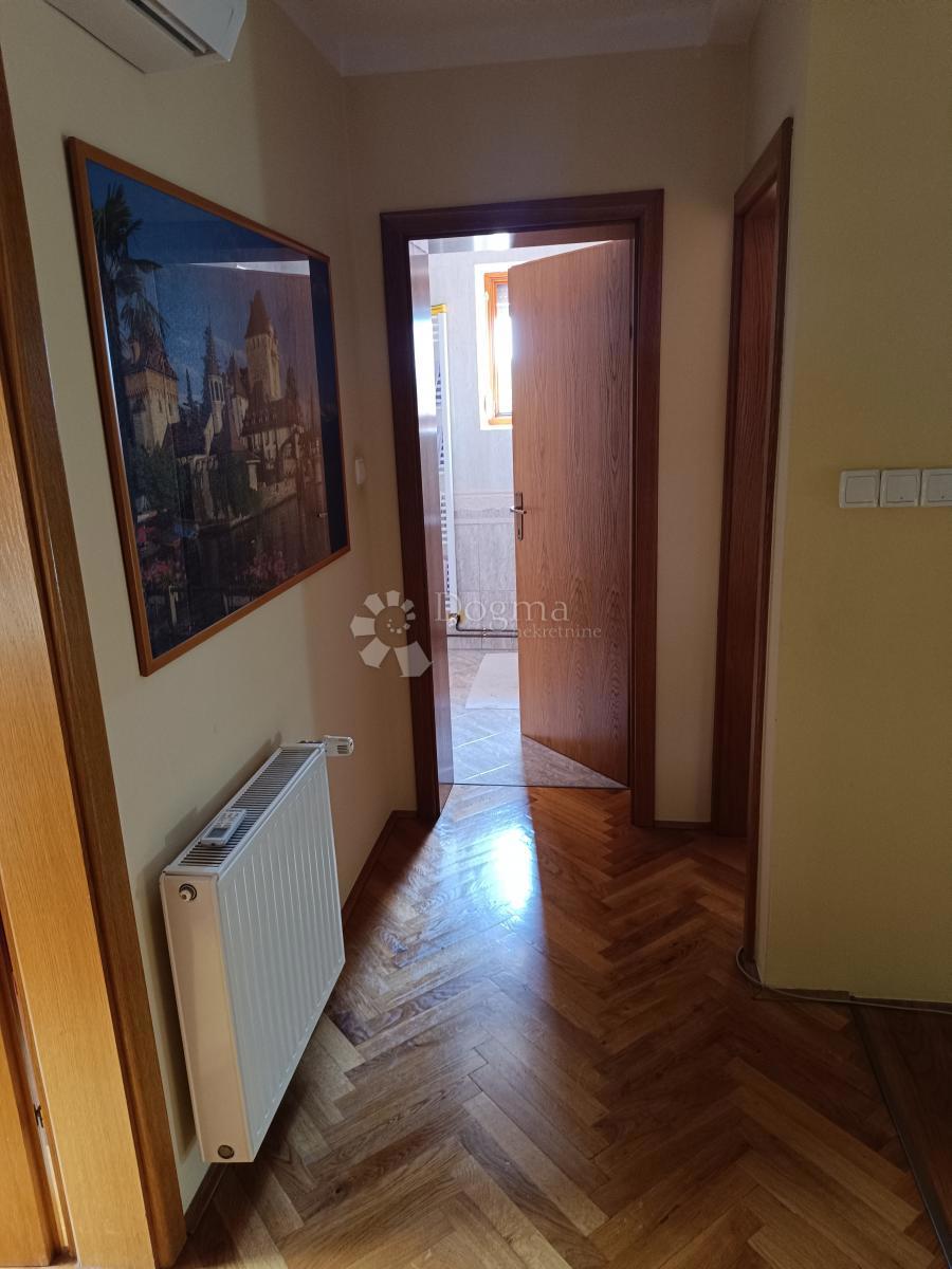 Casa Borovo Naselje, Vukovar, 449m2