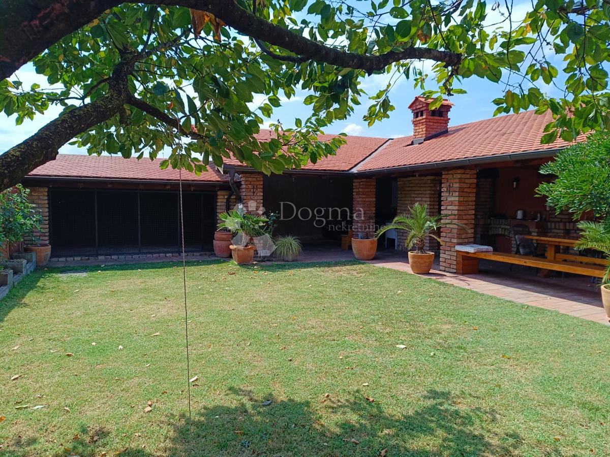 Casa Borovo Naselje, Vukovar, 449m2