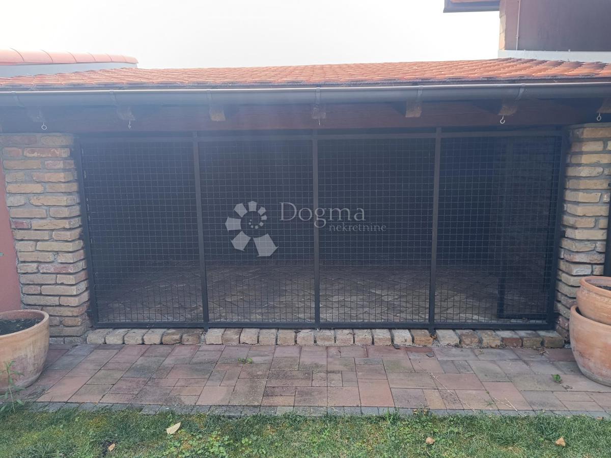 Casa Borovo Naselje, Vukovar, 449m2