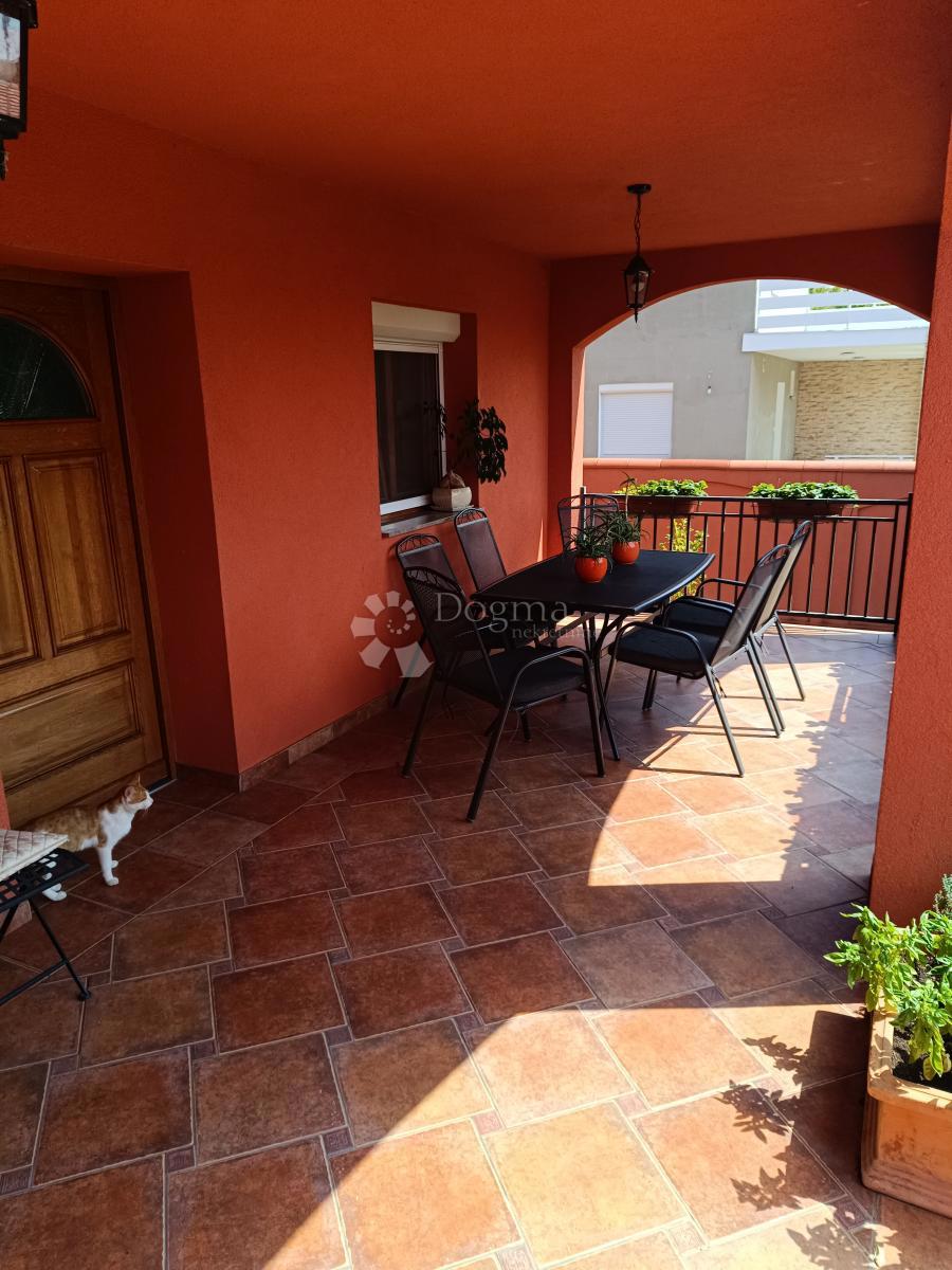 Casa Borovo Naselje, Vukovar, 449m2