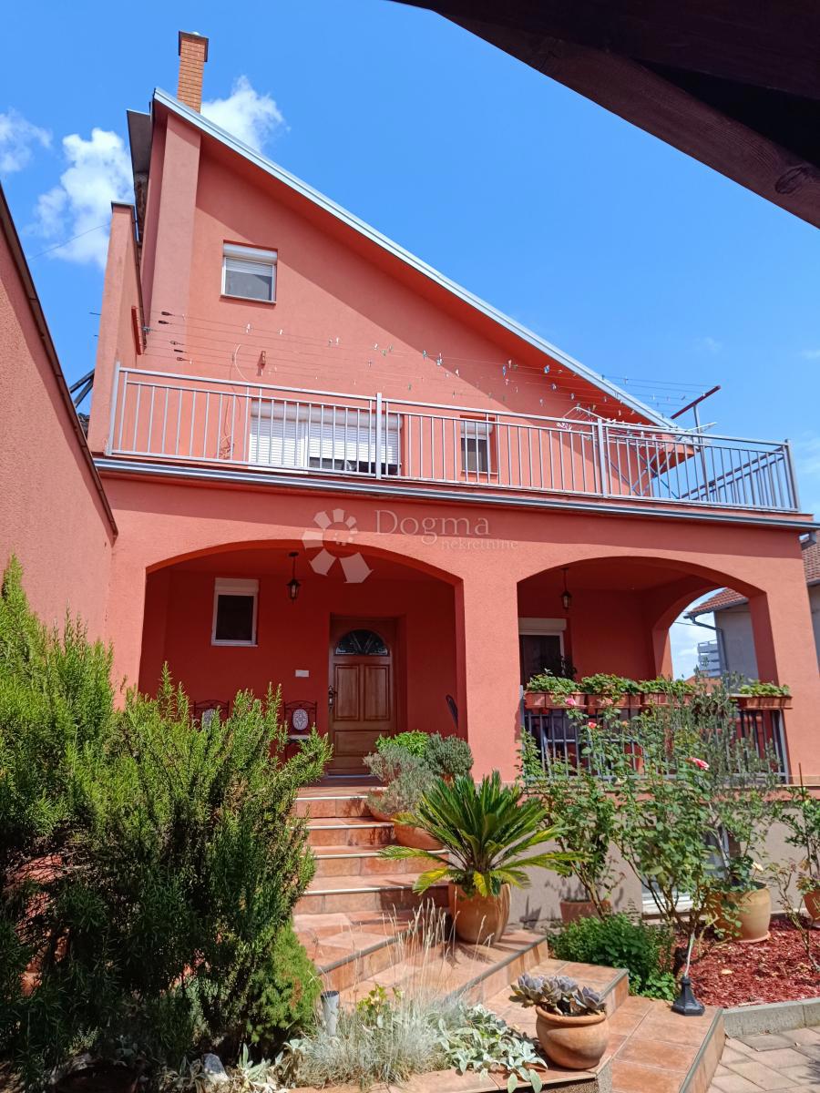 Casa Borovo Naselje, Vukovar, 449m2