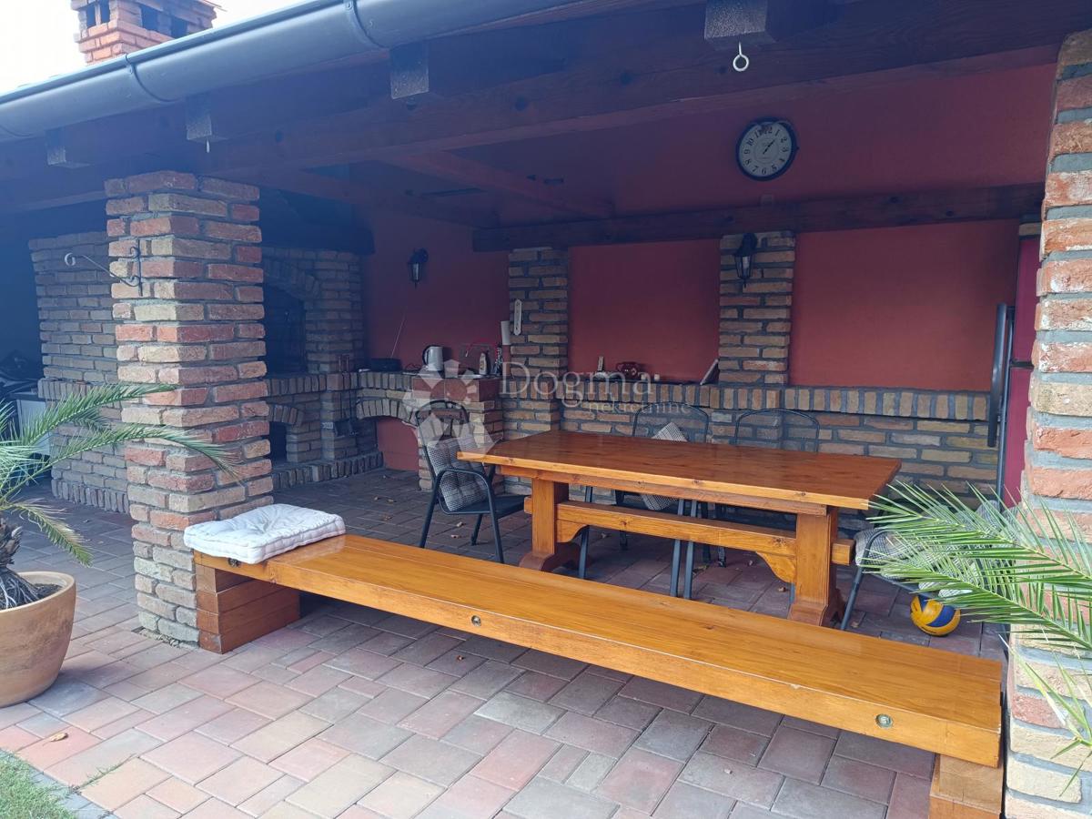 Casa Borovo Naselje, Vukovar, 449m2