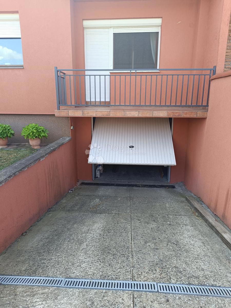 Casa Borovo Naselje, Vukovar, 449m2