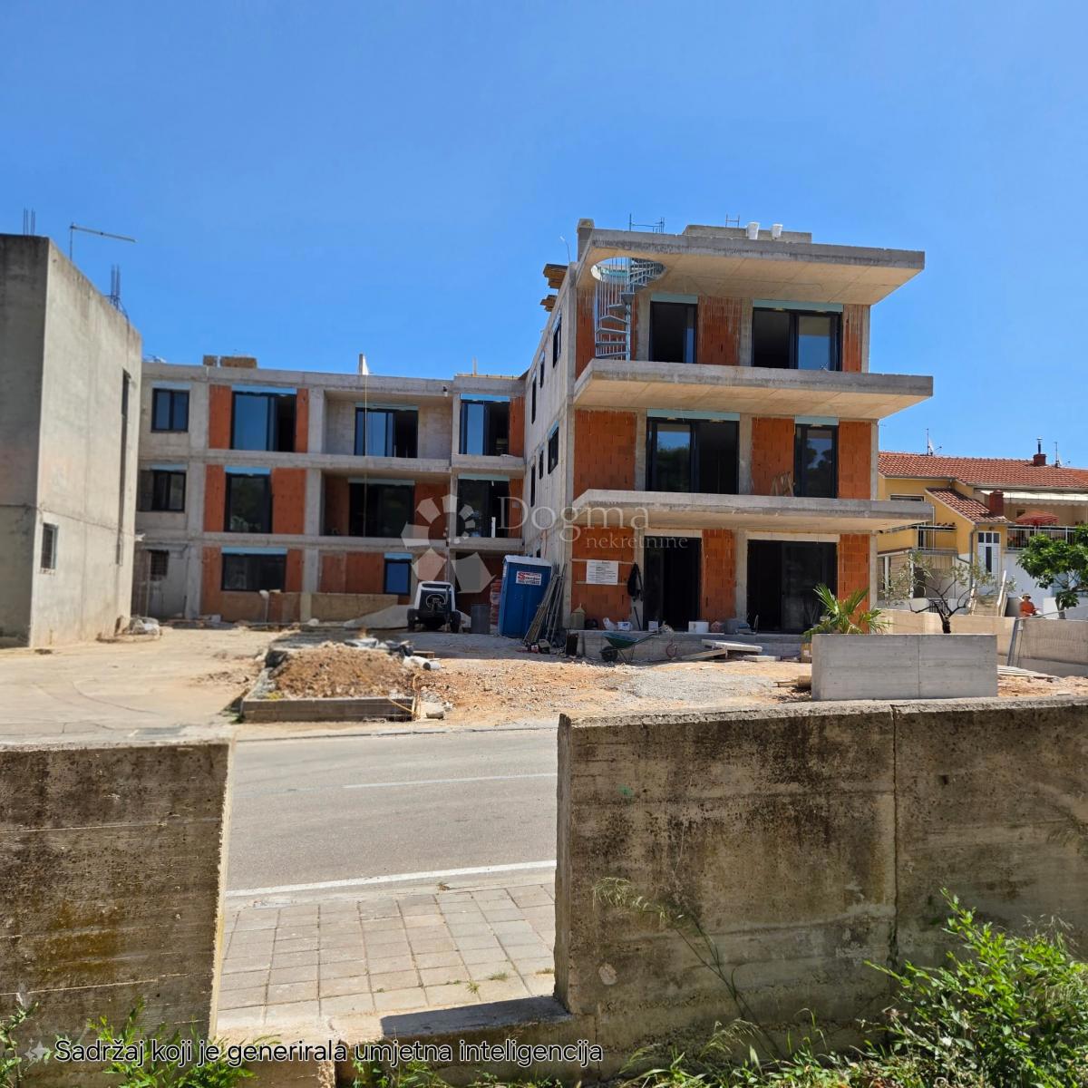 IN VENDITA – UNICO APPARTAMENTO TRILOCALE A VODICE, A SOLI 50 m DAL MARE