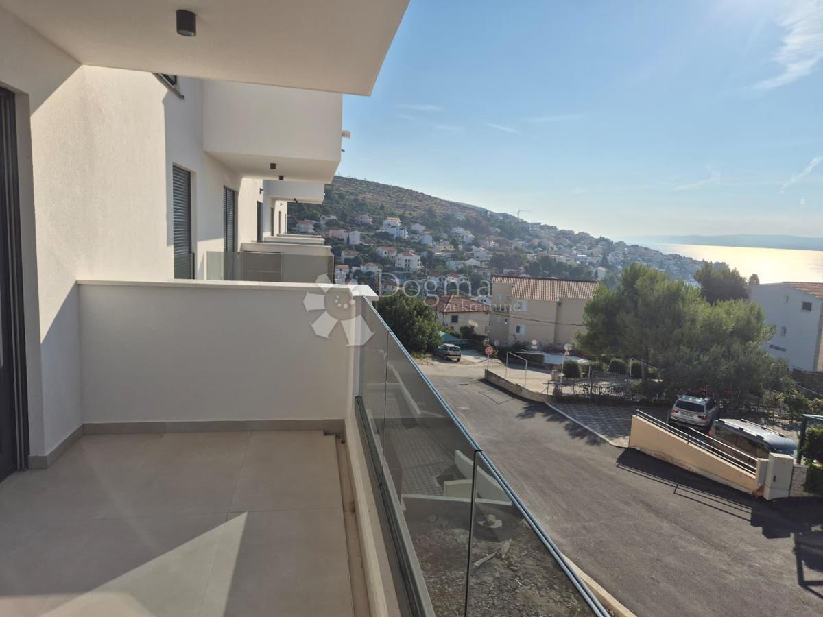 NUOVA COSTRUZIONE – APPARTAMENTO MODERNO AL 2° PIANO CON BALCONE E VISTA MARE, A MENO DI 150 m DALLA SPIAGGIA – OKRUG GORNJI
