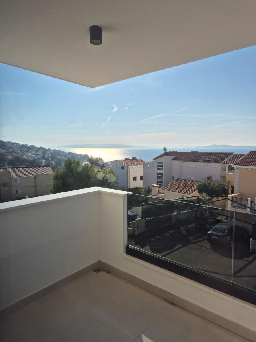 NUOVA COSTRUZIONE – APPARTAMENTO MODERNO AL 2° PIANO CON BALCONE E VISTA MARE, A MENO DI 150 m DALLA SPIAGGIA – OKRUG GORNJI