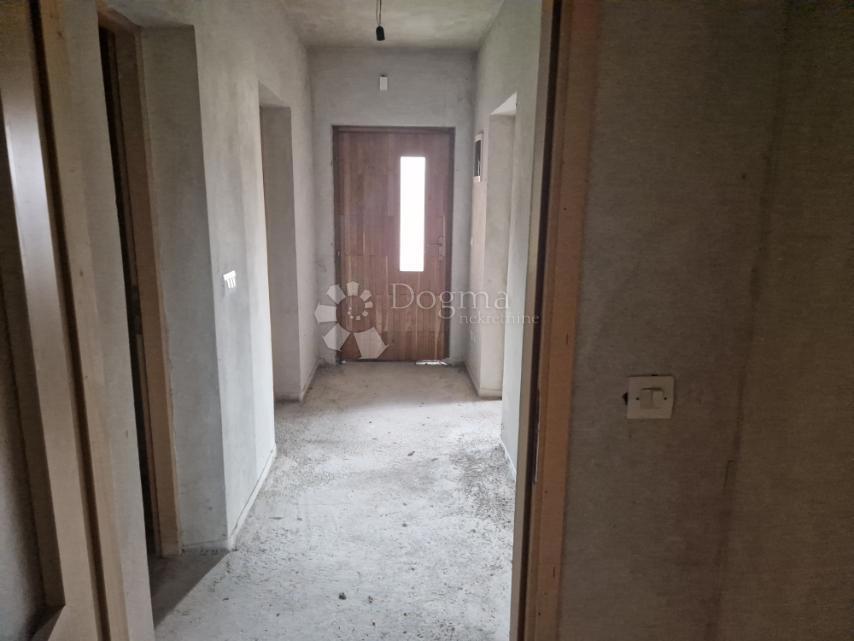 Casa Popović Brdo, Karlovac - Okolica, 70m2