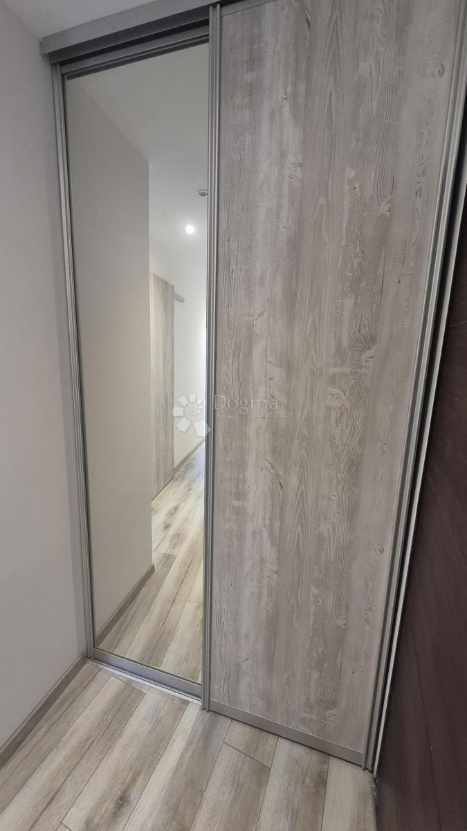 Appartamento con due camere da letto nel centro di Pola, superficie 72,83 m2 