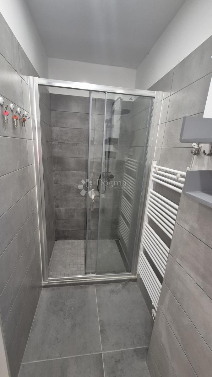 Appartamento con due camere da letto nel centro di Pola, superficie 72,83 m2 