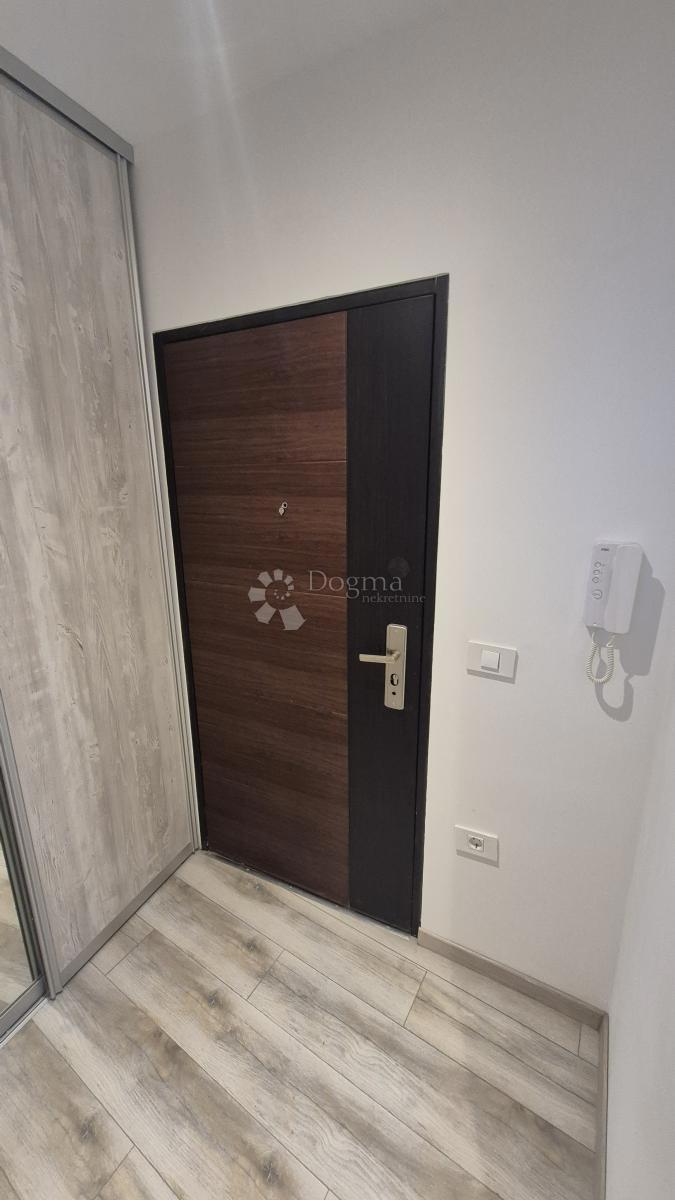 Appartamento con due camere da letto nel centro di Pola, superficie 72,83 m2 