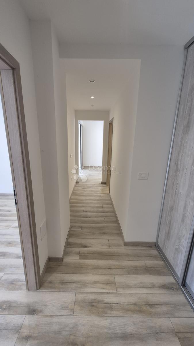 Appartamento con due camere da letto nel centro di Pola, superficie 72,83 m2 