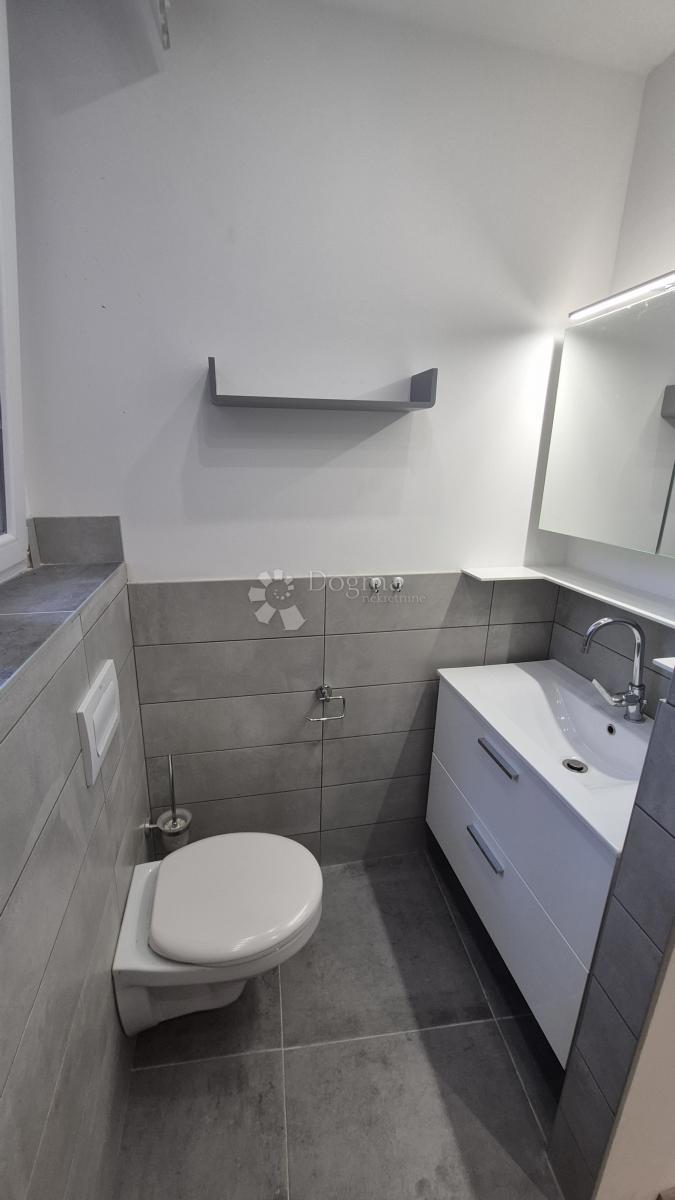 Appartamento con due camere da letto nel centro di Pola, superficie 72,83 m2 