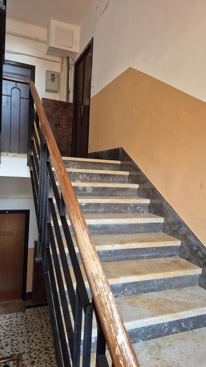 Appartamento con due camere da letto nel centro di Pola, superficie 72,83 m2 