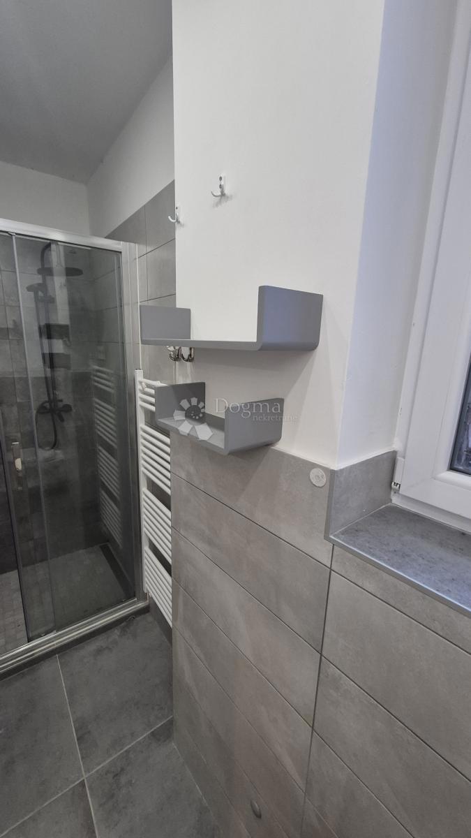 Appartamento con due camere da letto nel centro di Pola, superficie 72,83 m2 