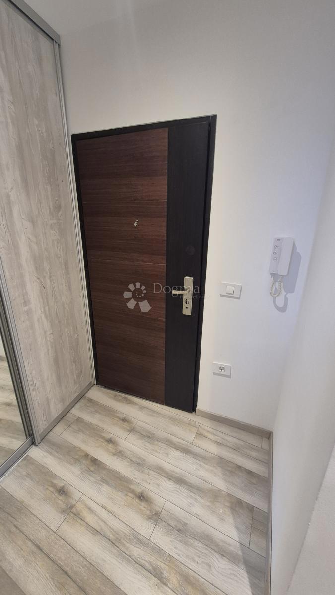 Appartamento con due camere da letto nel centro di Pola, superficie 72,83 m2 