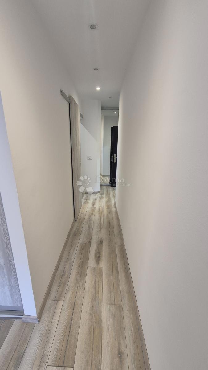 Appartamento con due camere da letto nel centro di Pola, superficie 72,83 m2 