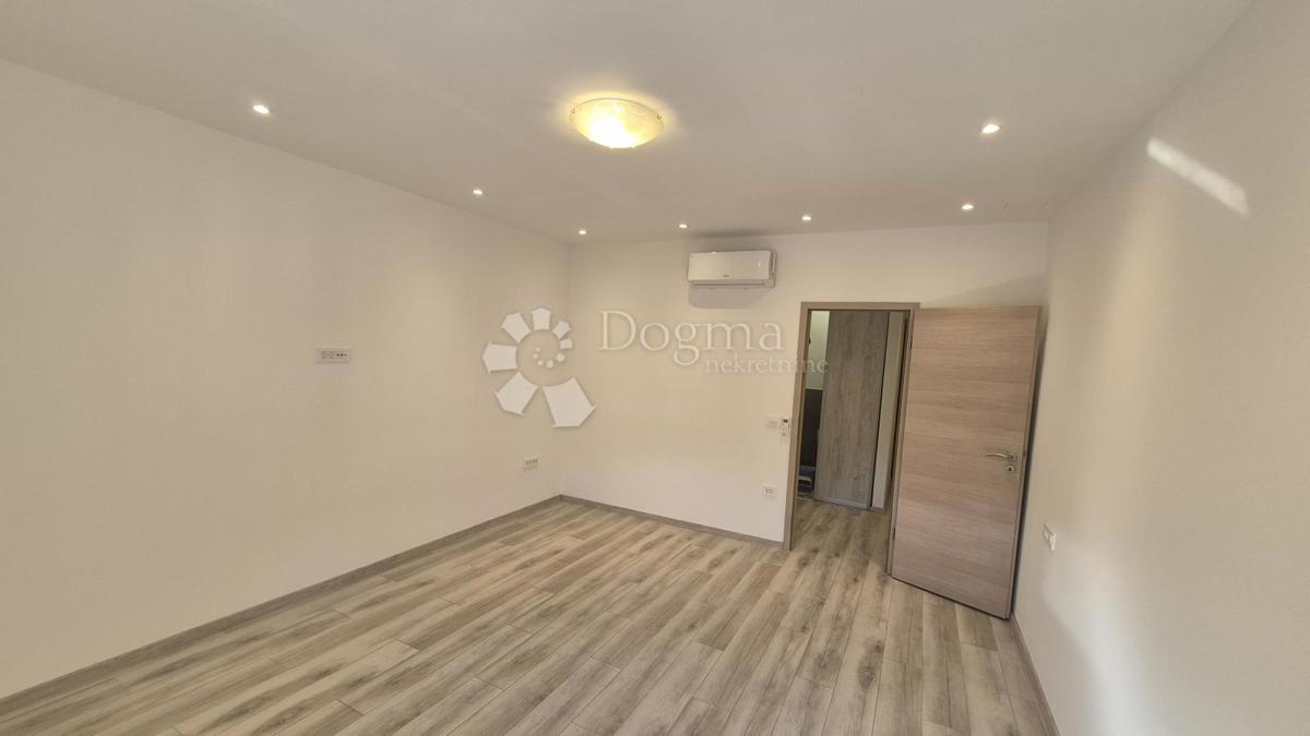 Appartamento con due camere da letto nel centro di Pola, superficie 72,83 m2 